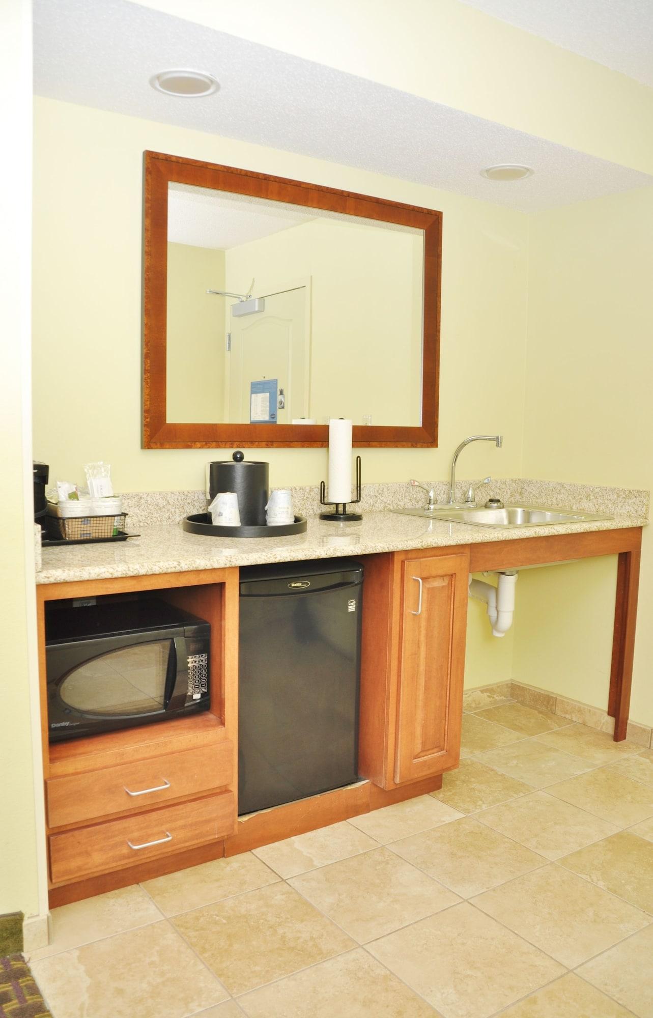 Hampton Macomb